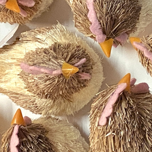 Crescent Chicken Hen Straw Figurine (4.5" x 4" x 2.5")